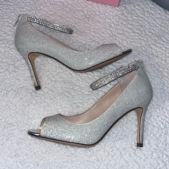 Nina Shoes - 💎6.5 NINA BLING SHOWS💎